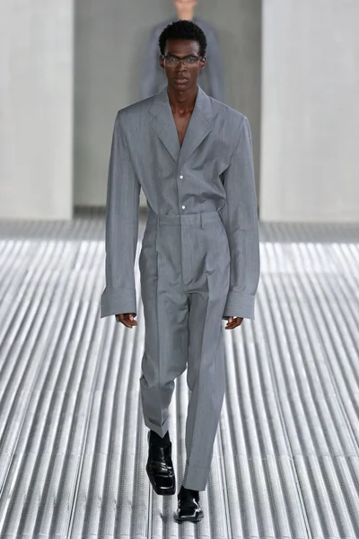 Look 10
